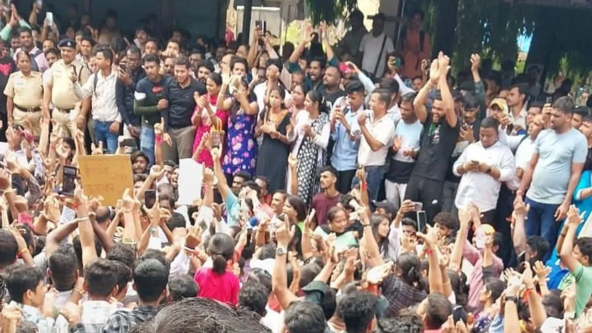 maharashtra-badlapur-school-news-today-cleaner-arrested-for-sex-assault-of-4yearolds-in-school-bathroom-stones-hurled-at-cops-amid-protest